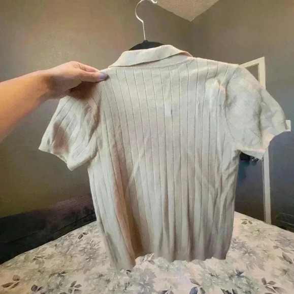 SHEIN soft beige button down Tshirt crop top - Picture 3 of 5